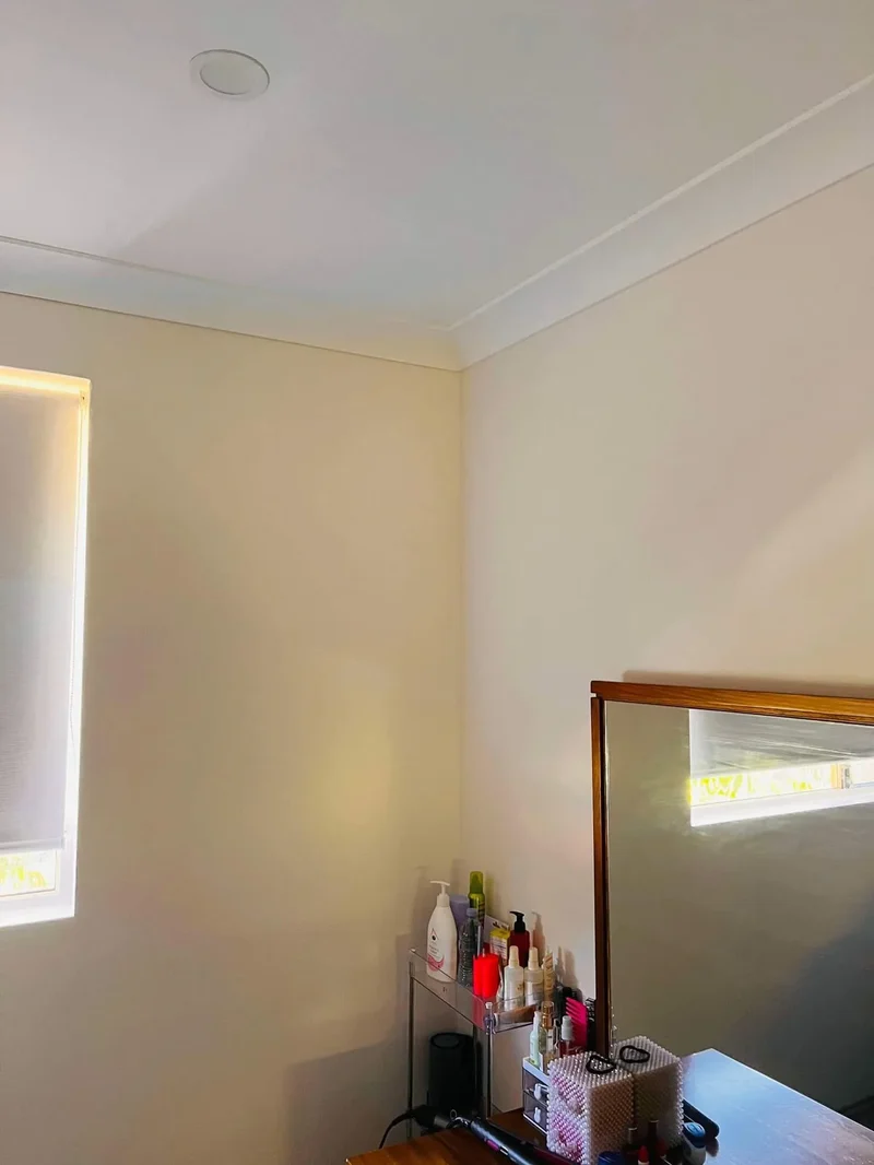 Reverse cycle split system head installed in a bedroom