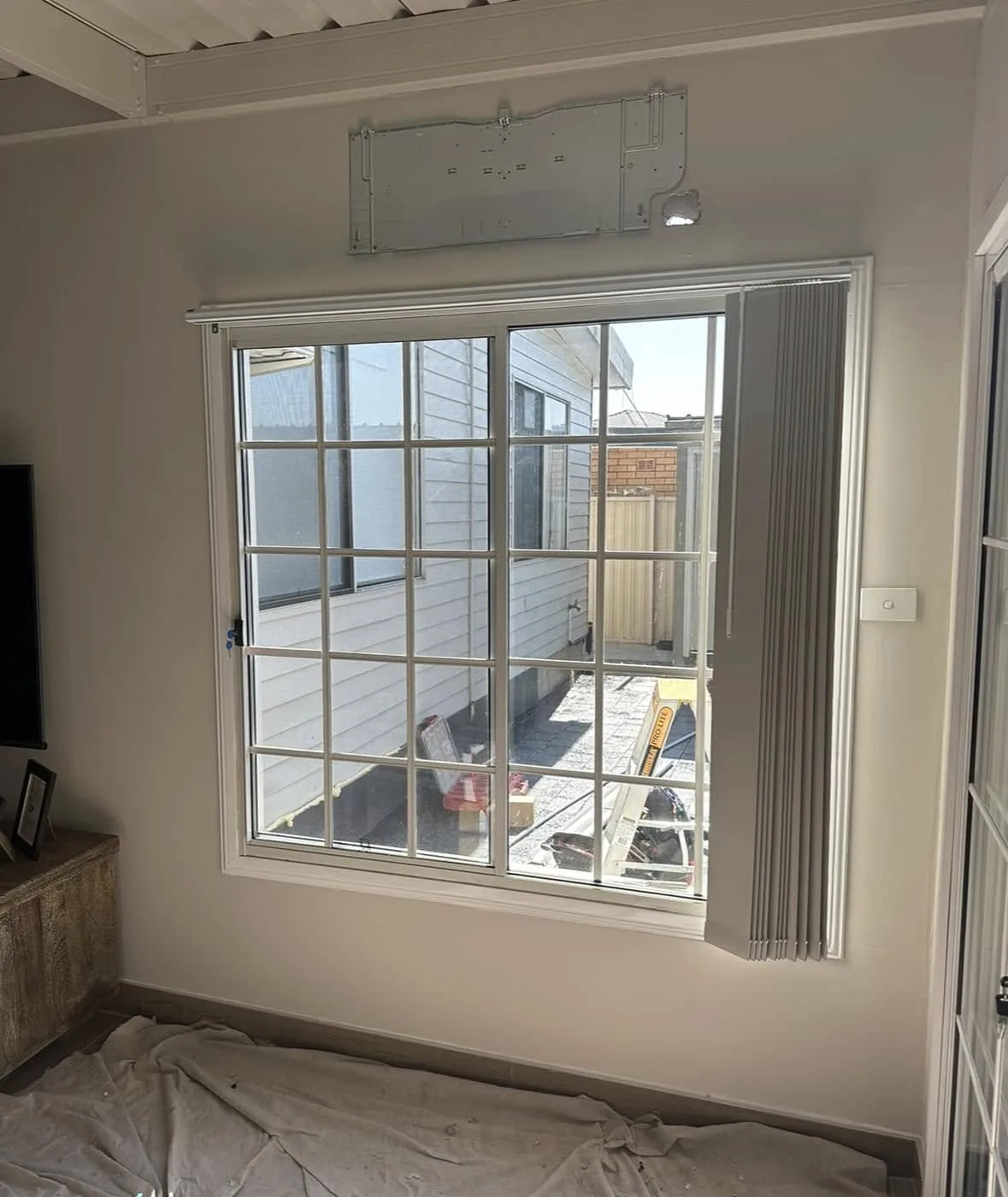 Split install · bright living room by MB Air Conditioning in Western Sydney